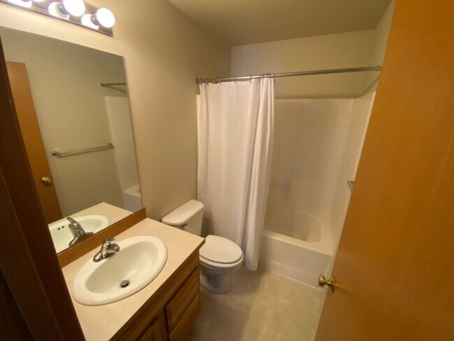 Building Photo - DuPont 3 bedroom home