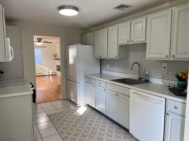 Building Photo - 313 Hurley Dr