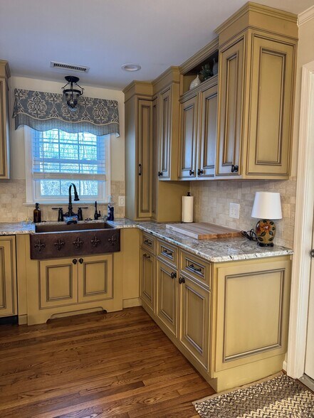 Kitchen - 3912 Faculty Dr