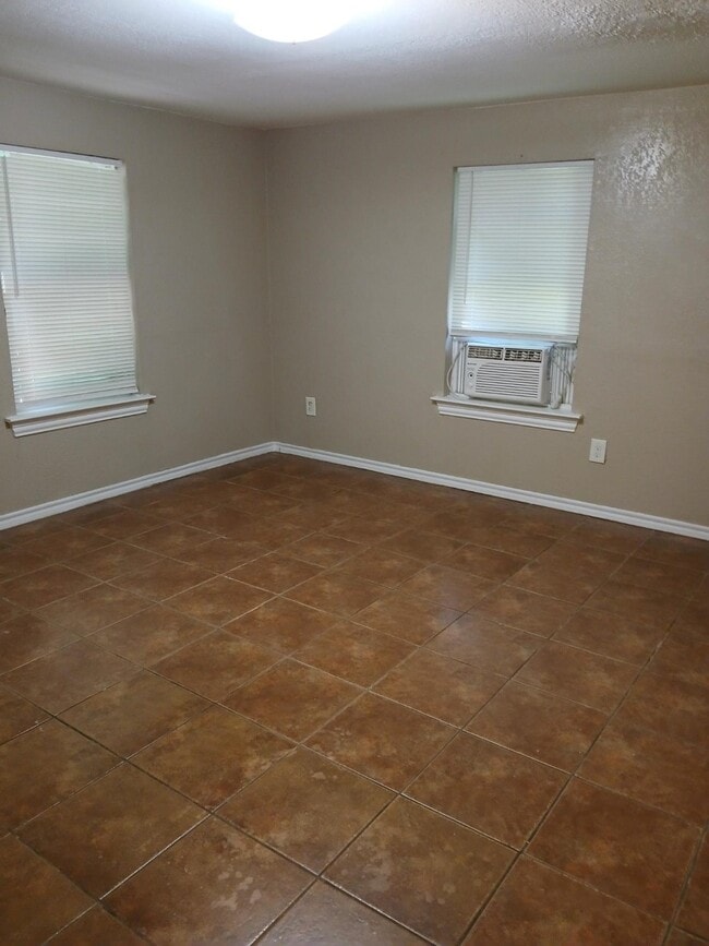 Building Photo - 6113 Ave Q 1/2