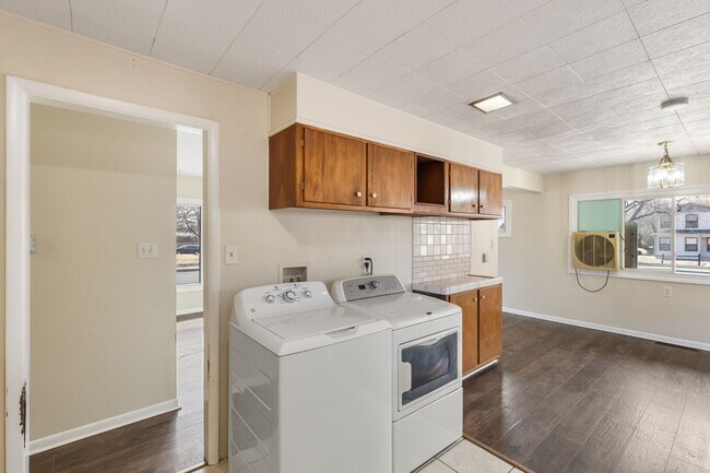 Building Photo - 2204 Cooper Ave