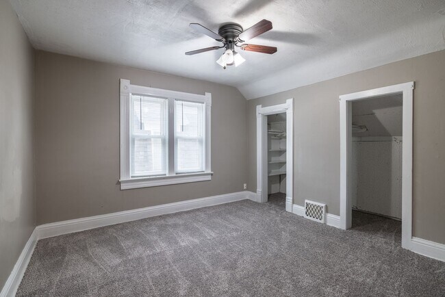 Building Photo - 3 Bedroom Midtown Home!