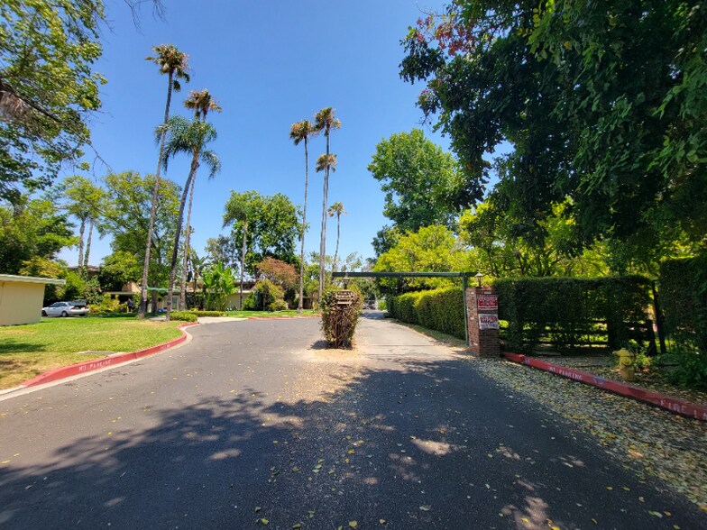 Building Photo - 7340 Ventura Canyon Ave