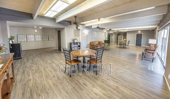 Building Photo - 2601 York Ave