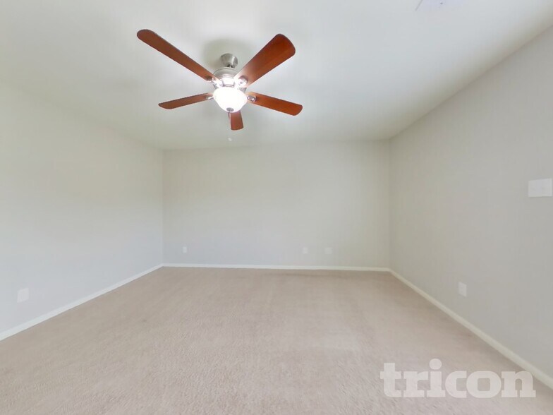 Building Photo - 2321 Oyster Bay Ave