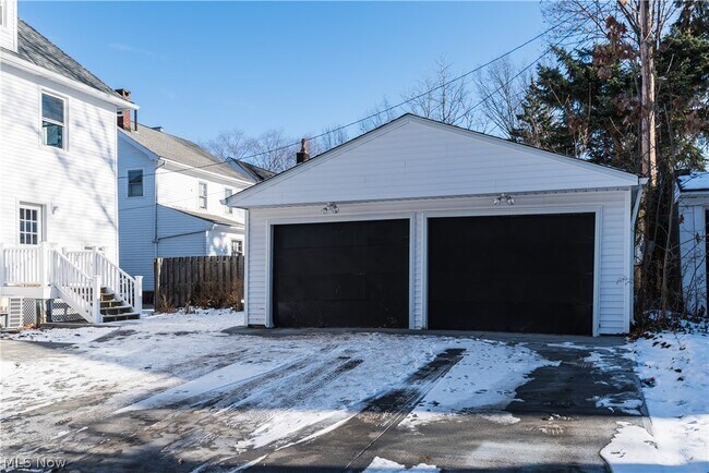 Building Photo - 2970 Edgehill Rd