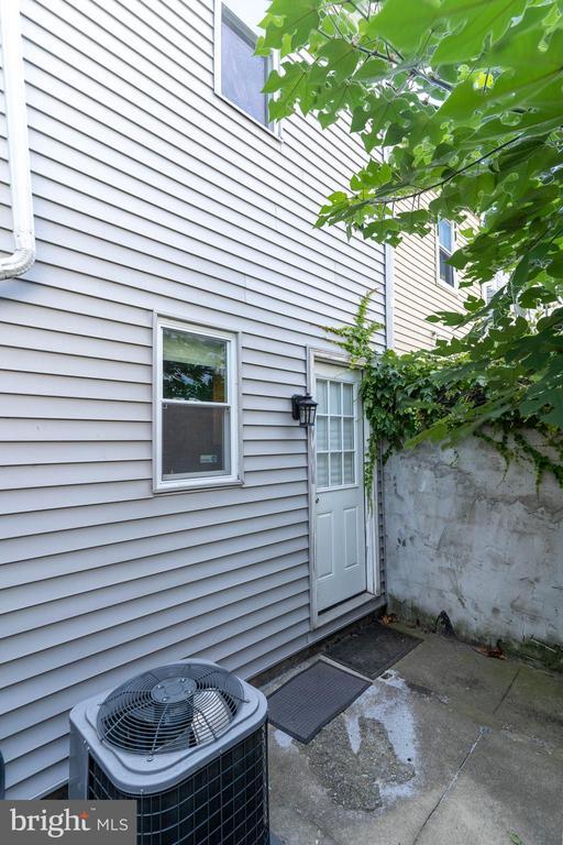 Building Photo - 1532 S Woodstock St