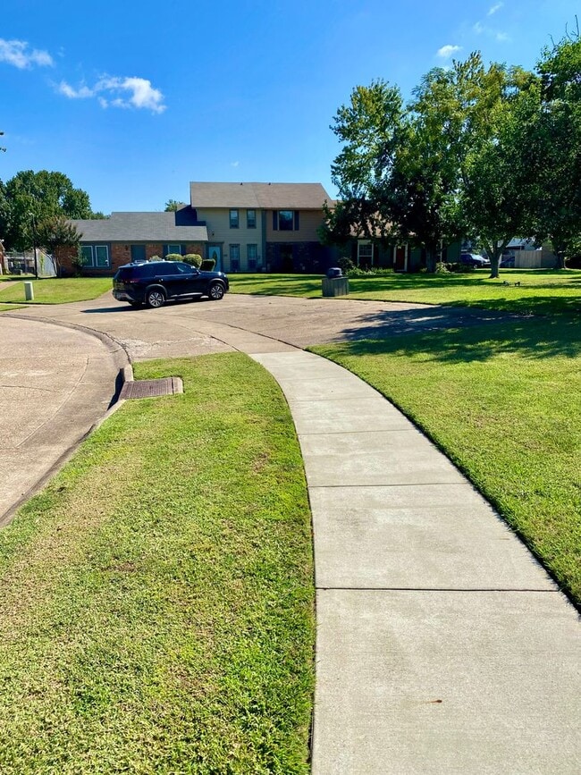 Building Photo - ** 3/1.5 RIVER OAKS CONDOMINIUM **