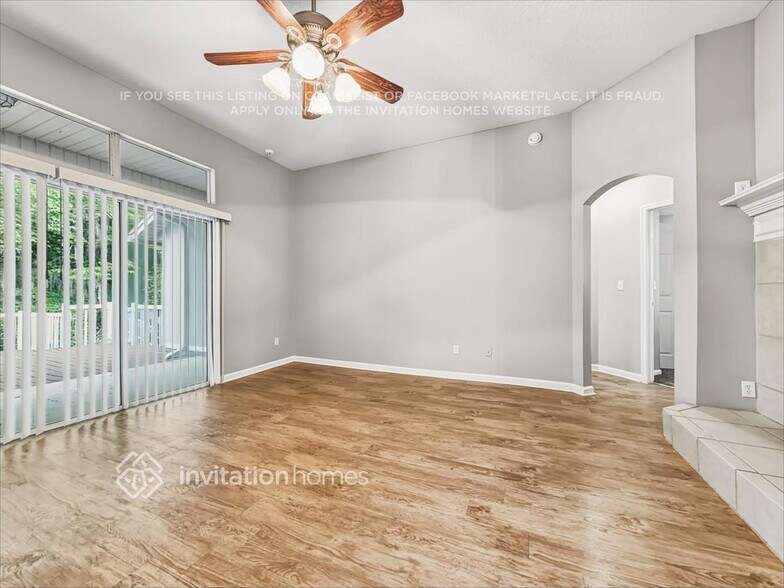 Building Photo - 14091 Summer Breeze Dr E