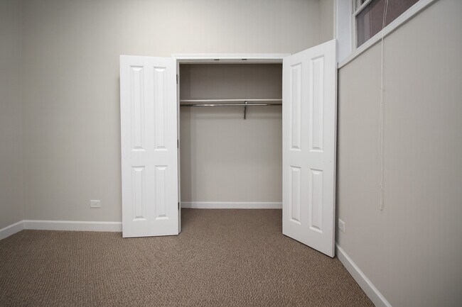 Building Photo - 3440 N Elston Ave