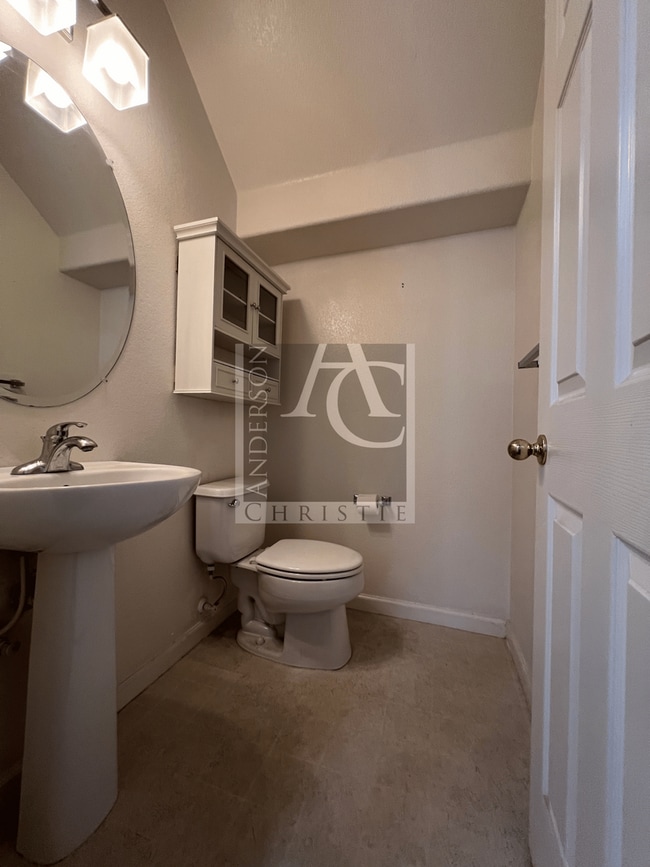 Building Photo - 4br in Bay Breeze Community