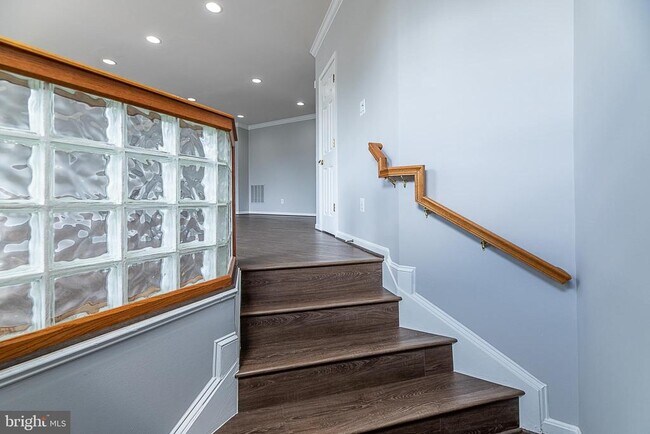 Building Photo - 24635 Kings Canyon Square