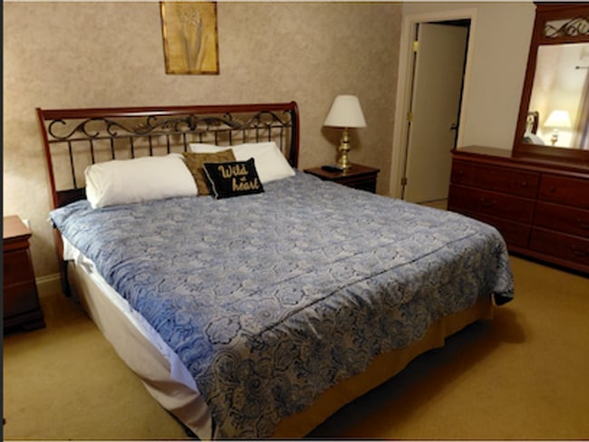 Building Photo - Turnkey Furnished Condo
