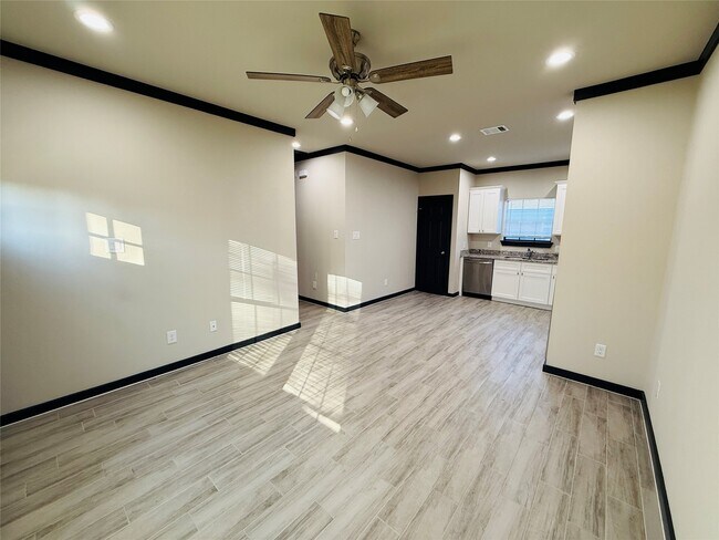 Building Photo - 4802 Cruse Rd