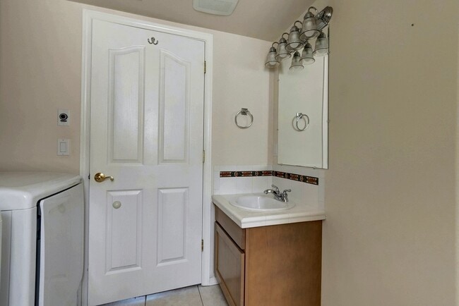 Building Photo - Spacious 2+ Bedroom Home on Corner Lot in ...