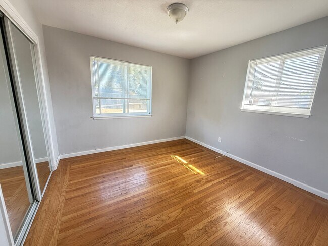Building Photo - 1265-1271 Parkington Ave