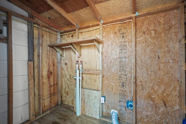 Building Photo - 145 Gassett Rd