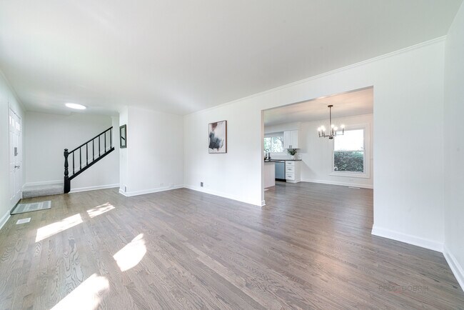 Building Photo - 887 Saybrook Ln