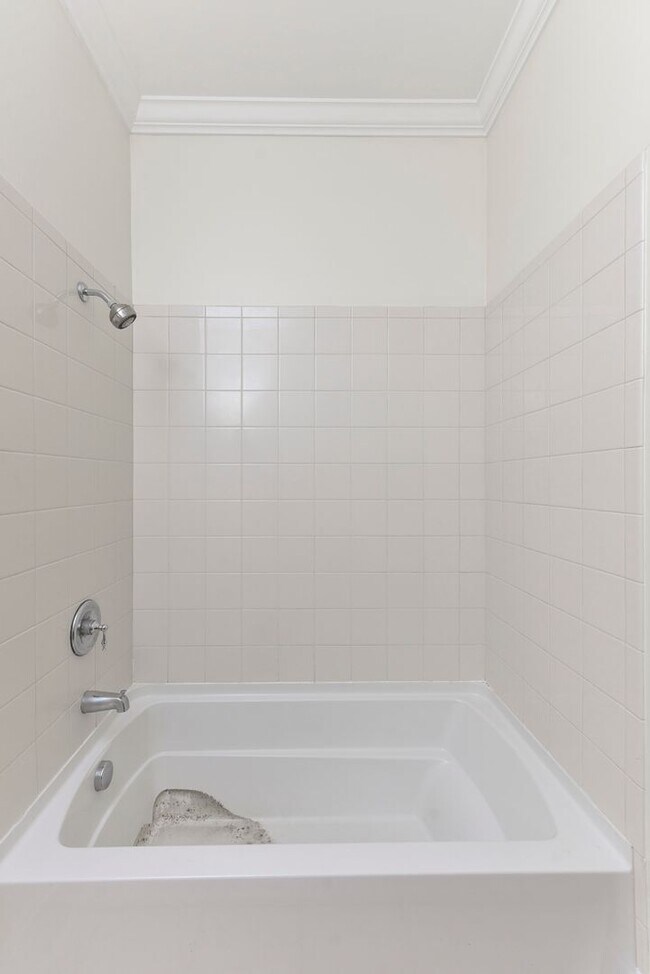 Building Photo - Cozy 3BR/2BA Home Steps from USC – PRE-LEA...