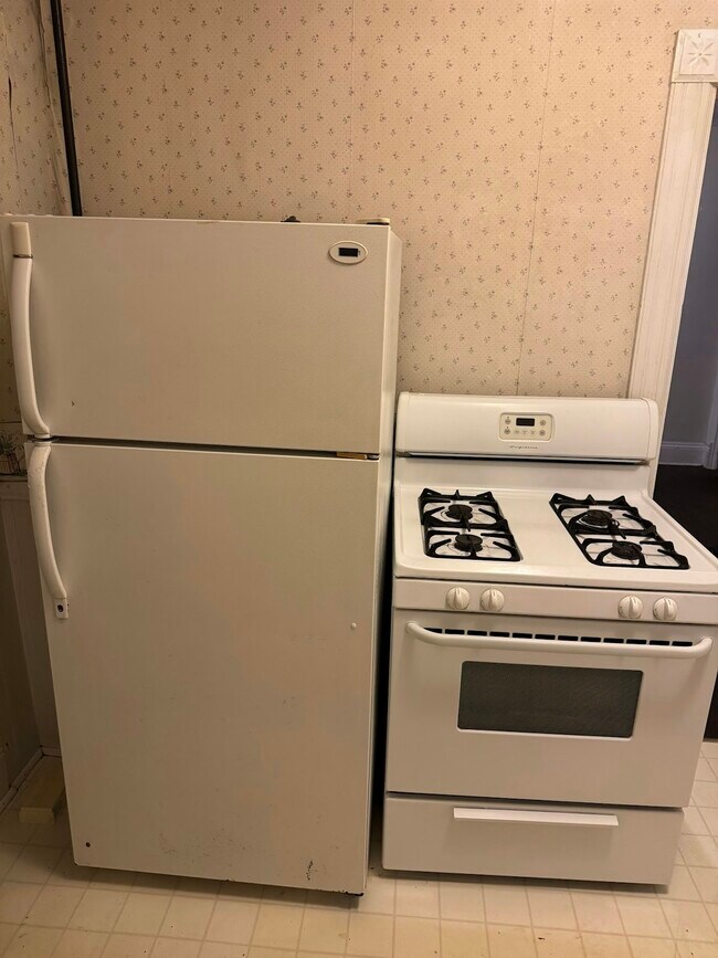 Building Photo - 323 Ash St