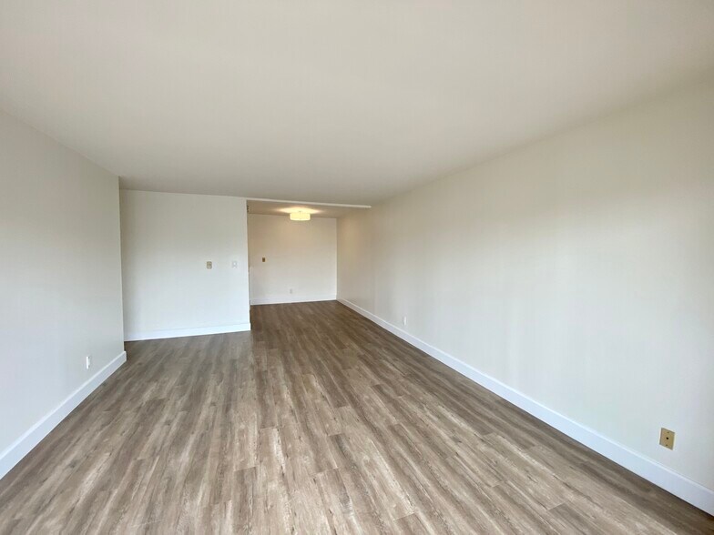 Building Photo - 1803 E Ocean Blvd