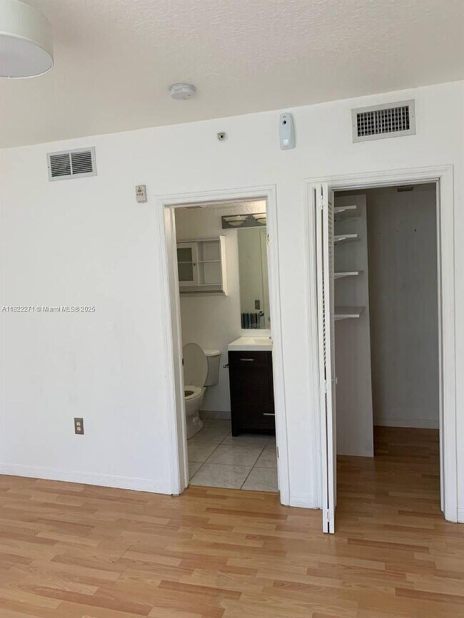 Building Photo - 7326 Collins Ave