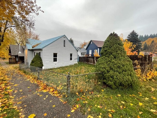 Building Photo - Cute, Centrally located House