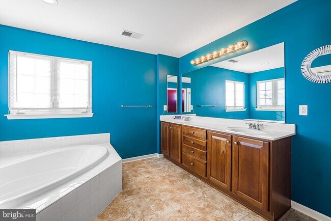 Building Photo - 206 Markham Ct