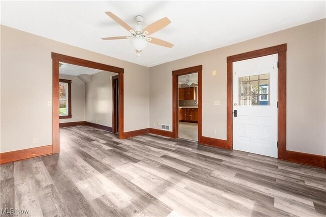 Building Photo - 1001 Applegrove St NW