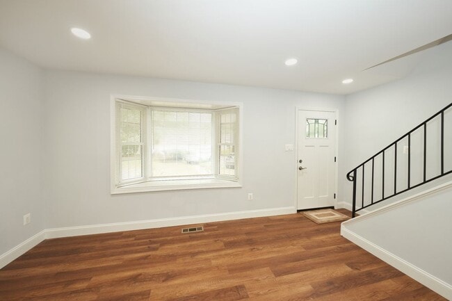 Building Photo - 9900 Kingsbridge Dr