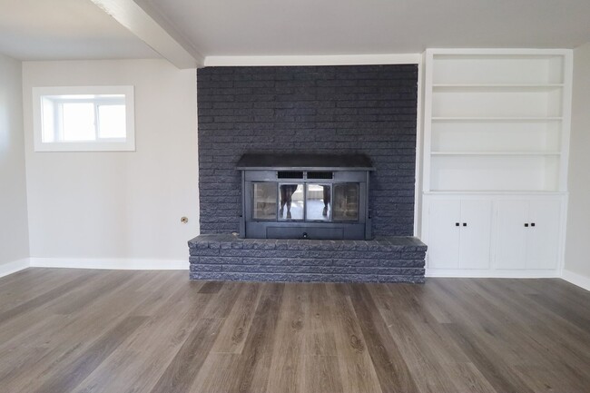 Building Photo - Beautifully Updated 3-Bedroom Home – Move-...