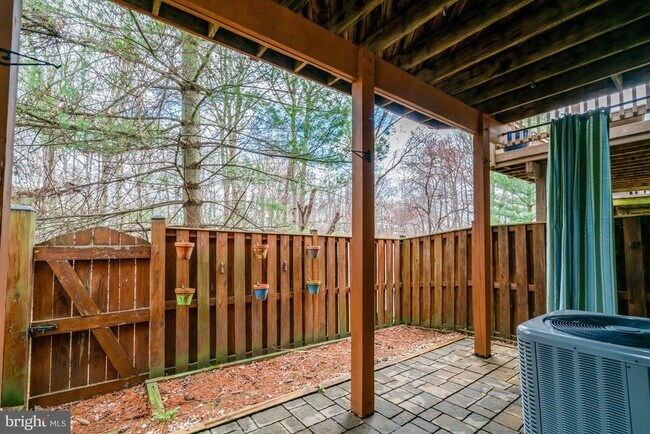 Building Photo - 6927 Rolling Creek Way