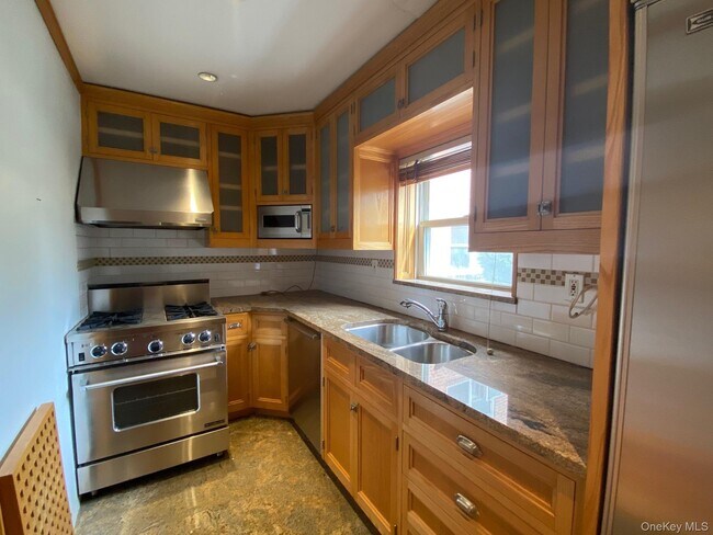 Building Photo - 330 S Broadway