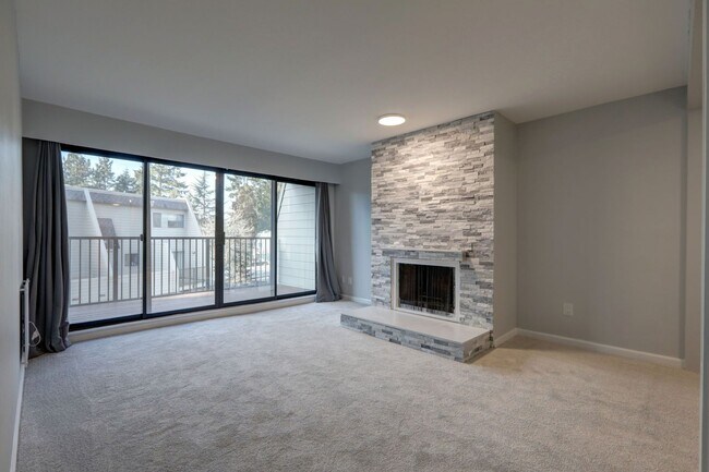 Building Photo - Beautiful Remodeled 2bd, 2ba condo in Amazing Redmond Location!