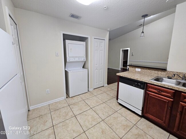 Building Photo - 6965 Ortega Woods Dr