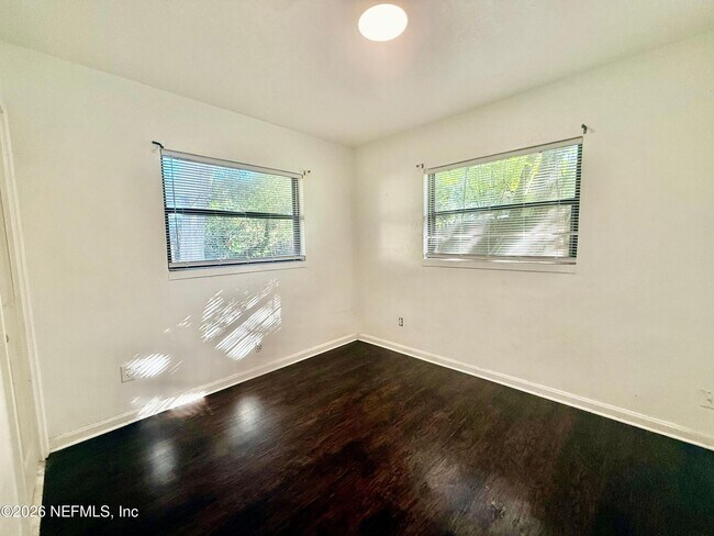 Building Photo - 7118 Pellias Rd