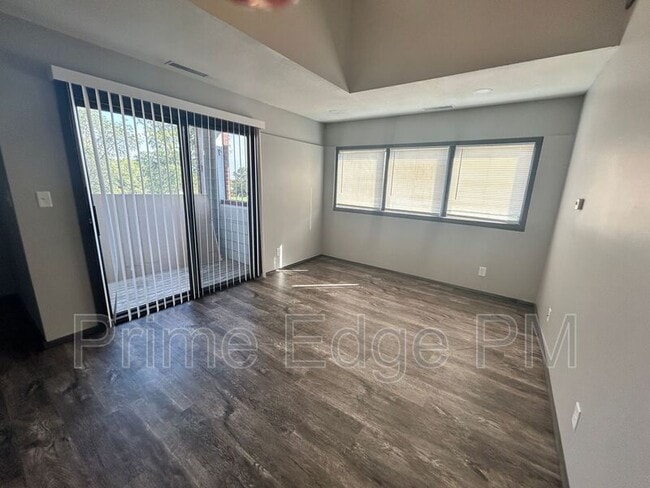 Building Photo - 1721 Ridgehaven Ct