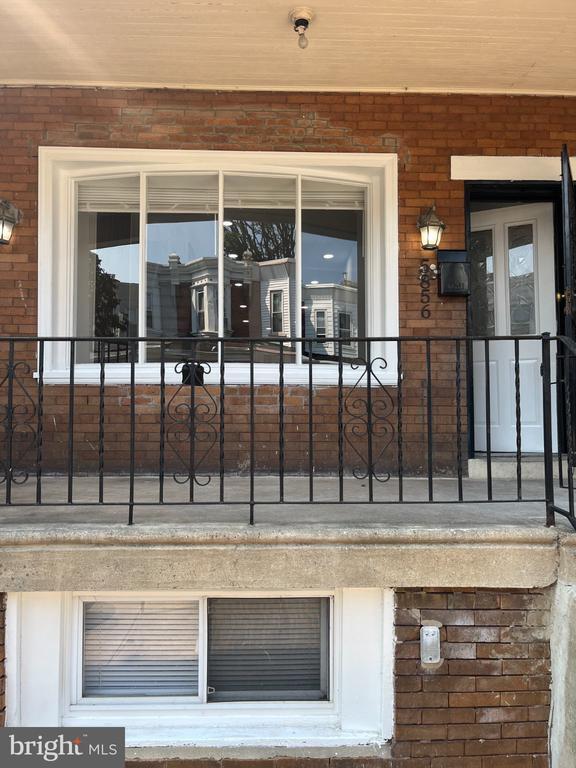Building Photo - 5856 Walton Ave