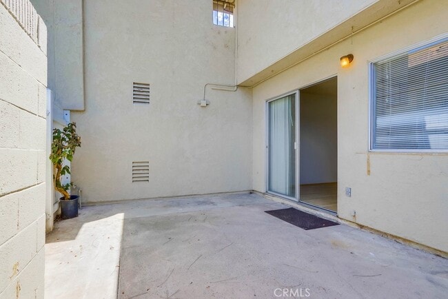 Building Photo - 9502 Pettswood Dr