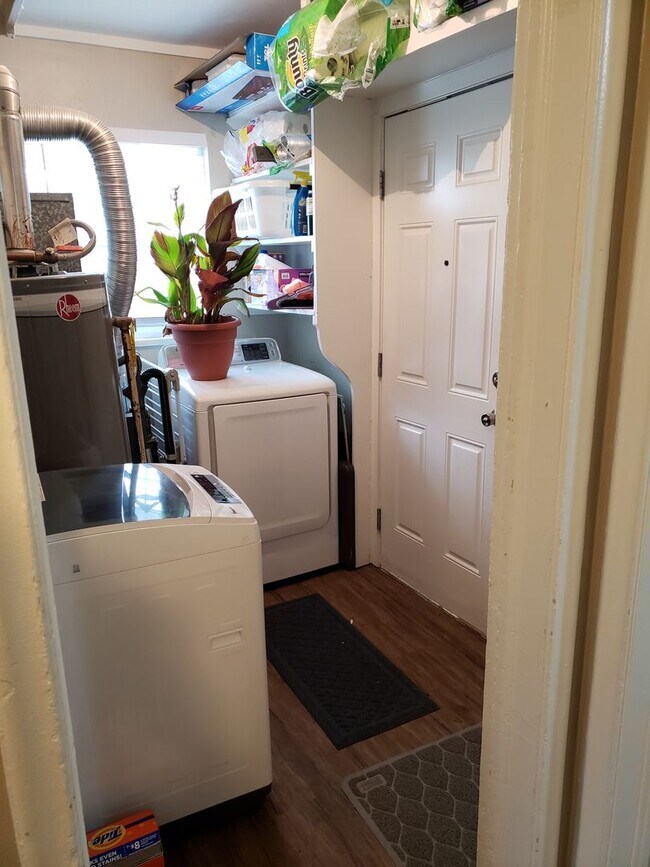 Building Photo - Newly Remodeled 1 bed/1 bath in Sugarhouse...