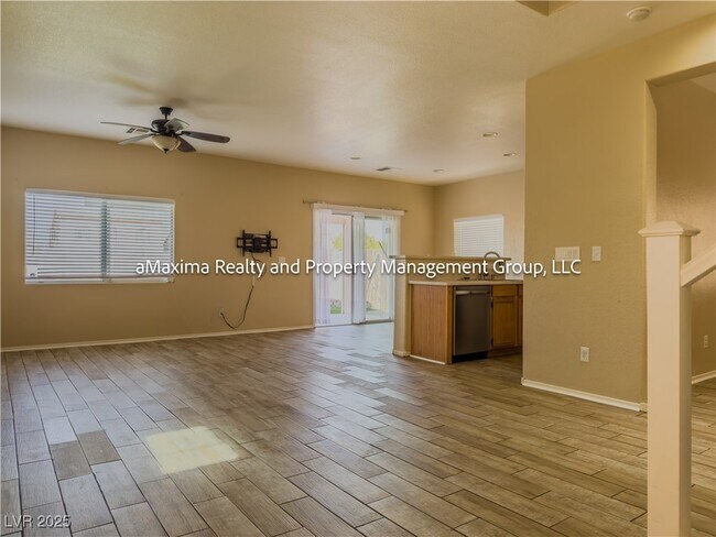 Building Photo - 3824 Hollycroft Dr