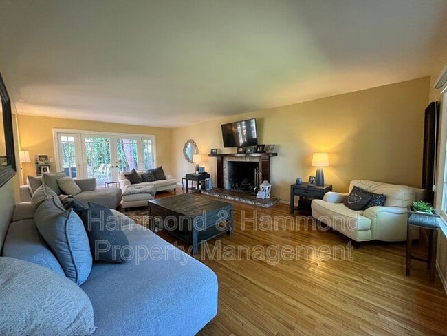 Building Photo - 8422 Fable Ave