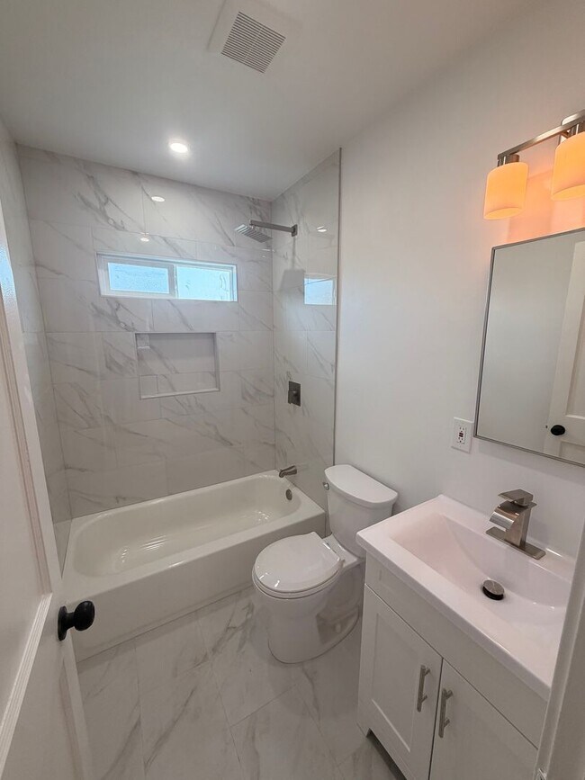 Building Photo - Remodeled 3 Bedroom Norwalk House For Rent!