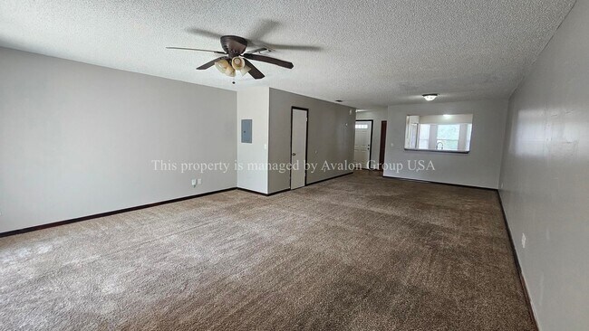 Building Photo - 7690 Jana Ln S