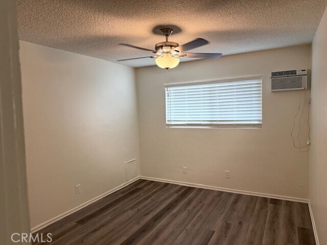 Building Photo - 686 E Cottonwood Rd