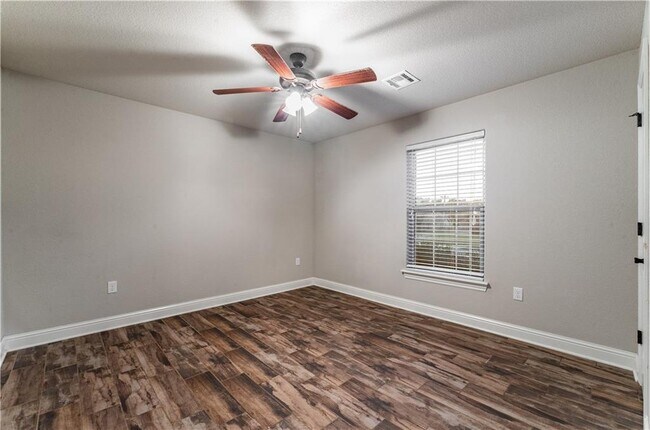 Building Photo - 2091 Eagle Dr