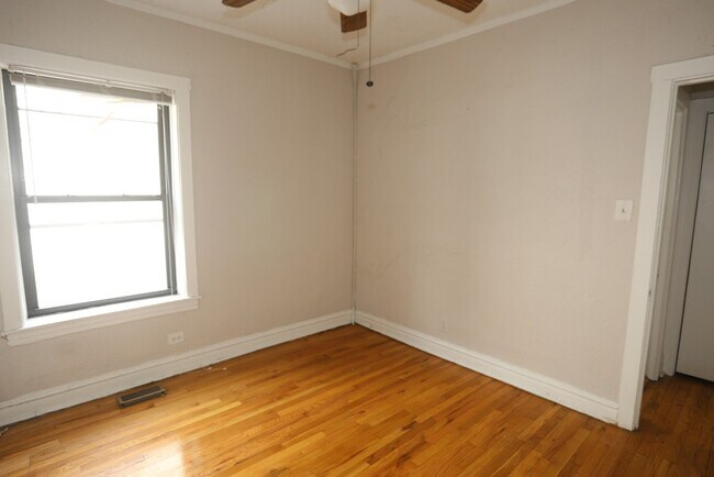 Building Photo - 6265 W Cornelia Ave