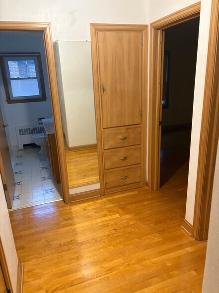 Building Photo - 135 S John St