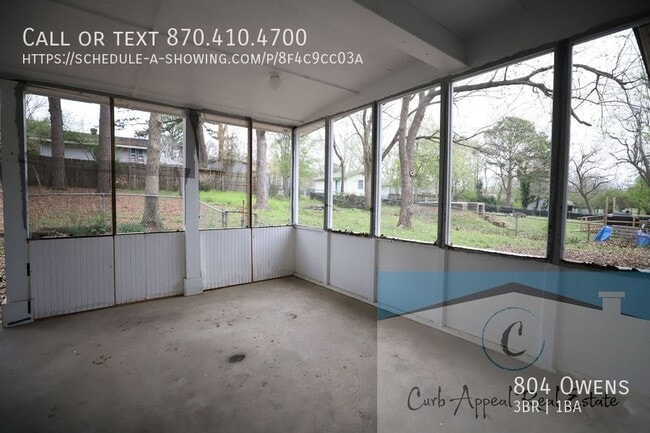 Building Photo - 804 Owens-