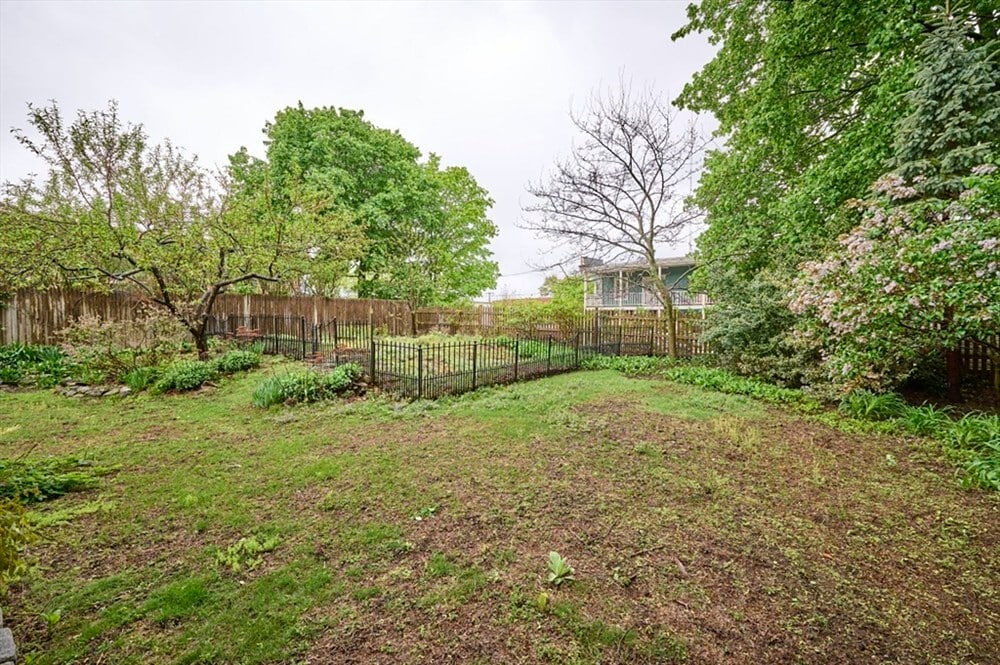 Building Photo - 16 Indiana Ter